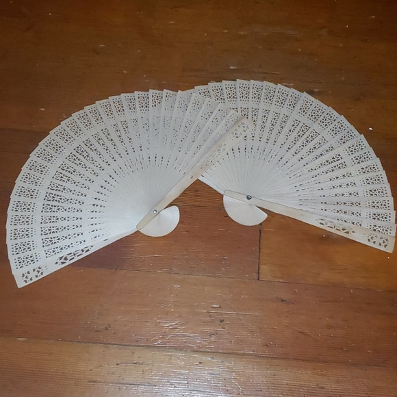 2 wooden folding fans
